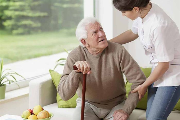 Cách chăm sóc người cao tuổi bị Parkinson